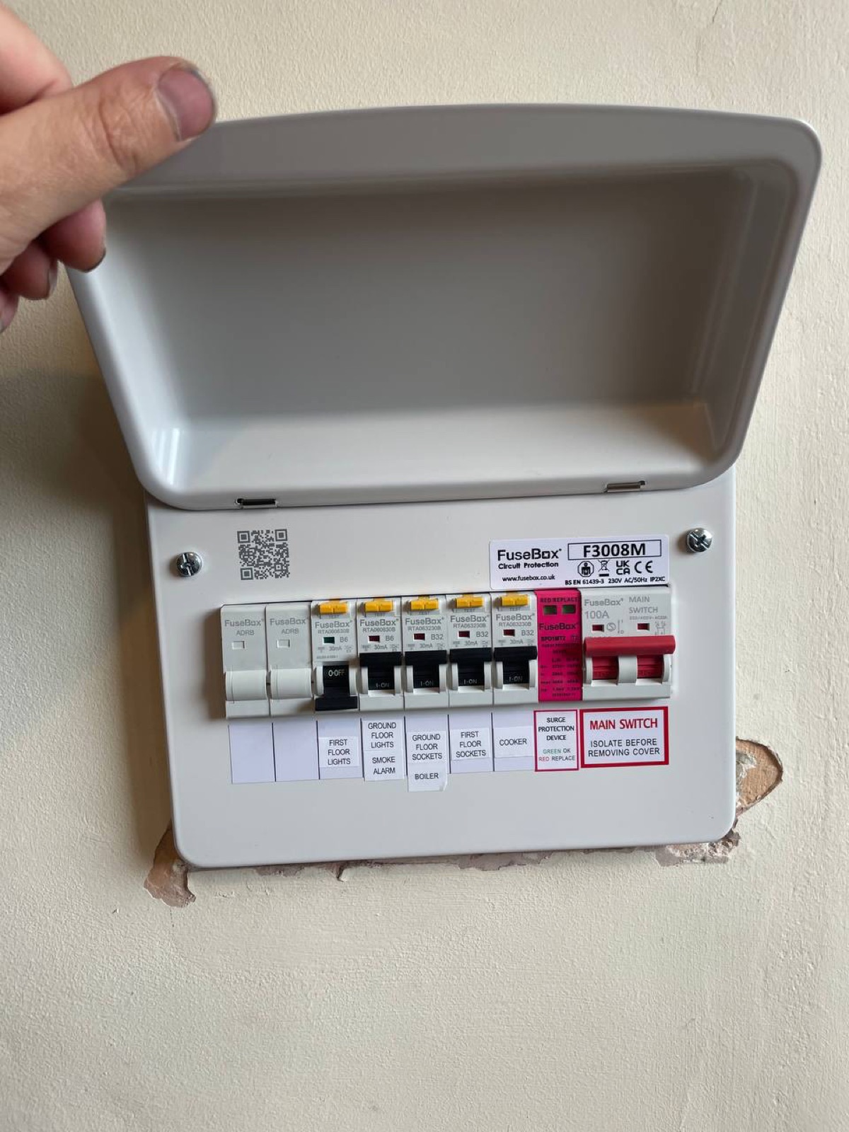FuseBox F3008M consumer unit with labelled circuits